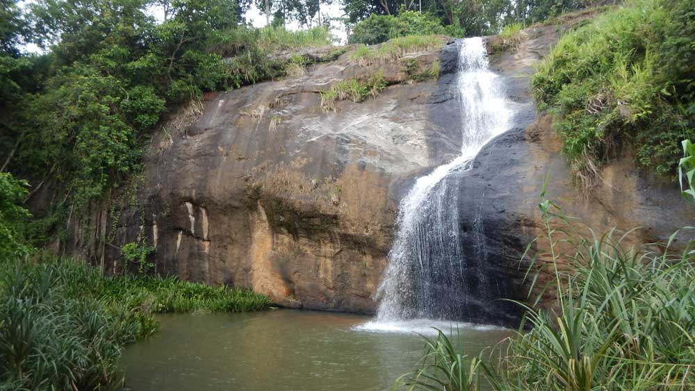 මැද්දෙකන්ද  දියඇල්ල
